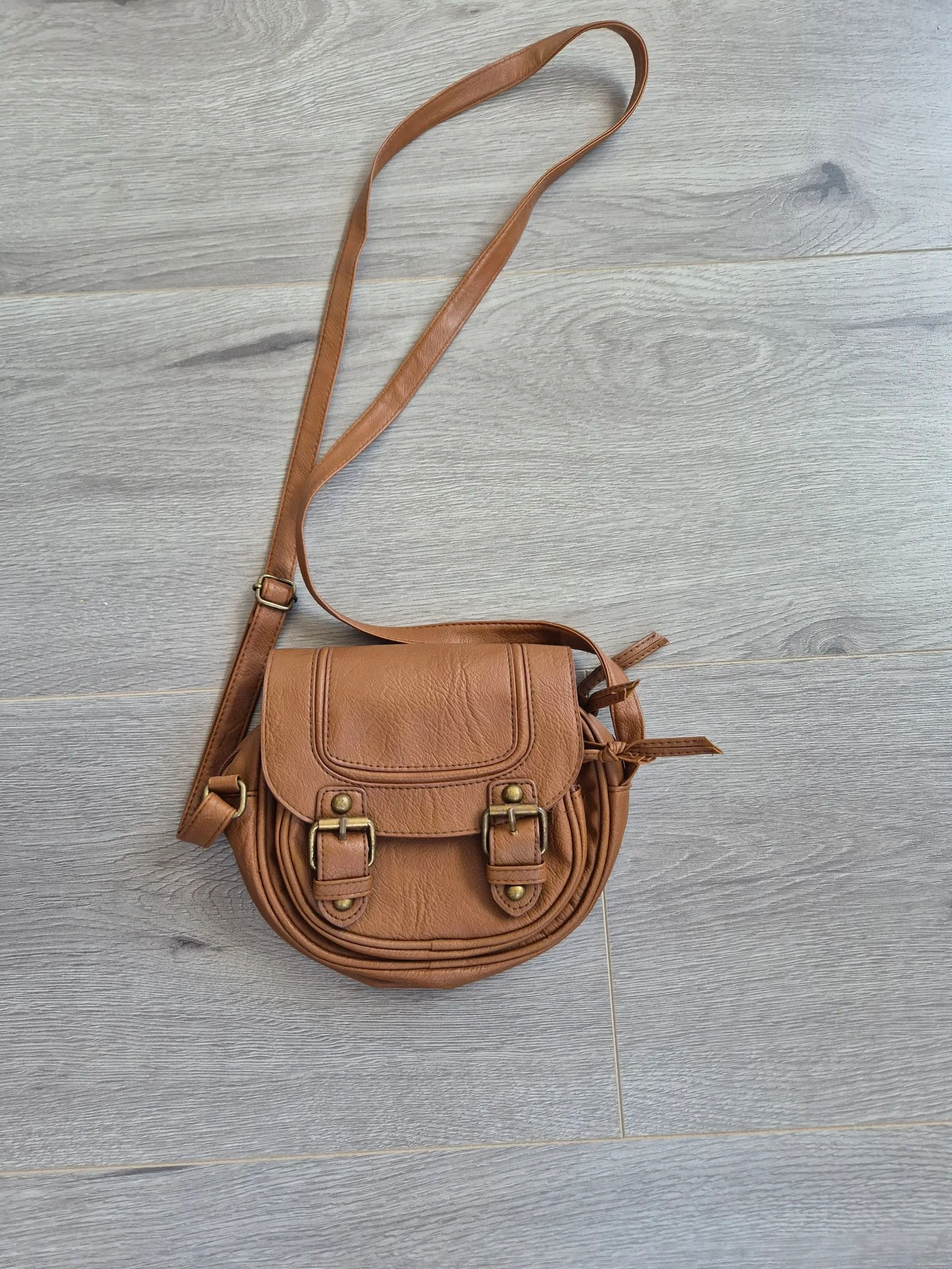Atmosphere Cognac Bruine Schoudertas / Crossbody Tas met Gespen